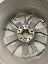 Load image into Gallery viewer, 1x Alufelge 17 Zoll 7.0" 5x108 42ET Glanz Silber 9809687177 Peugeot 5008 FEL7060973194nt