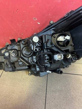 Laden Sie das Bild in den Galerie-Viewer, Frontscheinwerfer Toyota Corolla 81110-02S70 Full LED Rechts Headlight SCH2626502768gx