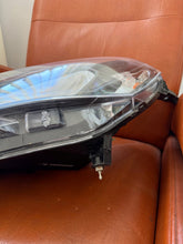 Laden Sie das Bild in den Galerie-Viewer, Frontscheinwerfer Ford Transit Courier JT7619W030 Links Scheinwerfer Headlight SCH4339924432pu