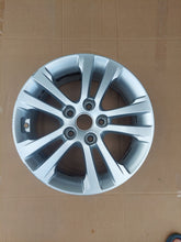 Laden Sie das Bild in den Galerie-Viewer, 1x Alufelge 16 Zoll 6.5&quot; 5x114.3 50ET 52910-A2270 Kia Rim Wheel