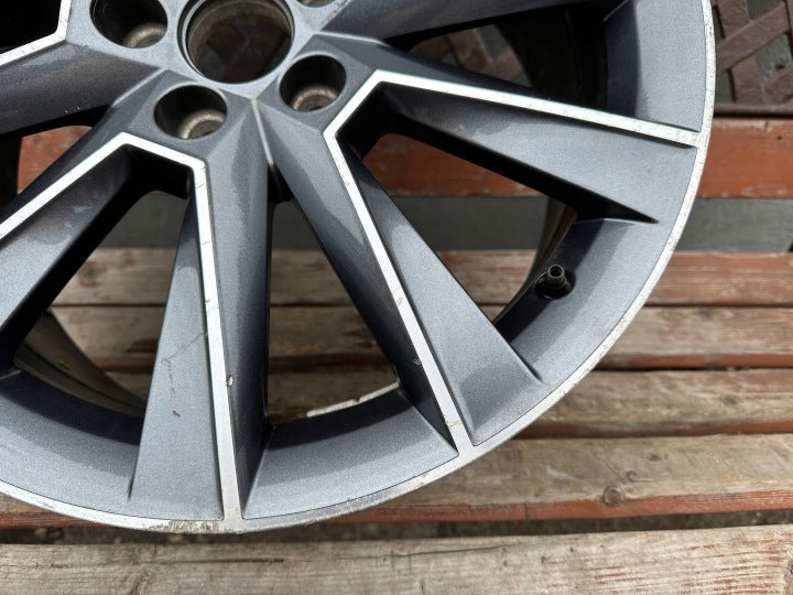 1x Alufelge 17 Zoll 7.0" 5x100 46ET Glanz Graphit 5JJ601025J Mg Fabia Rapid FEL2382911909ar