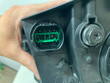 Laden Sie das Bild in den Galerie-Viewer, Frontscheinwerfer Hyundai I20 III 92102-Q0050 Rechts Scheinwerfer Headlight