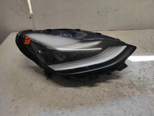 Laden Sie das Bild in den Galerie-Viewer, Frontscheinwerfer Tesla Model 3 1077376-50-B Full LED Rechts Headlight