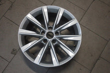 Load image into Gallery viewer, 1x Alufelge 17 Zoll 6.5" 5x112 33ET Glanz Silber 5N0601025AM VW Tiguan Rim Wheel FEL5553604660ez