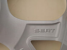Laden Sie das Bild in den Galerie-Viewer, 1x Alufelge 17 Zoll 6.5&quot; 5x100 48ET Glanz Silber 6F9601025H Seat Arona Rim Wheel