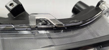 Laden Sie das Bild in den Galerie-Viewer, Frontscheinwerfer Toyota V 81130-02J61 Rechts Scheinwerfer Headlight SCH3142094584zz