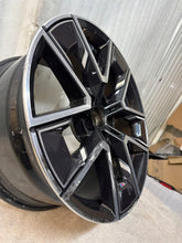 Laden Sie das Bild in den Galerie-Viewer, 1x Alufelge 18 Zoll 8.5" 5x112 36ET Glanz Schwarz 8747286 BMW Rim Wheel FEL2598524984jm