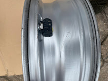 Load image into Gallery viewer, 4x Alufelge 17 Zoll 6.5" 5x112 39ET Glanz Silber 6856076 BMW X1 F48 Rim Wheel FEL1732835739rq