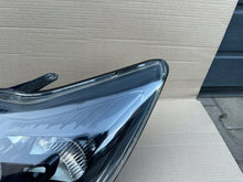 Laden Sie das Bild in den Galerie-Viewer, Frontscheinwerfer Ford Focus 8M51-13W030-CF Links Scheinwerfer Headlight SCH9571954481se