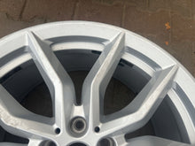 Load image into Gallery viewer, 1x Alufelge 19 Zoll 9.0" 5x112 38ET Glanz Silber 6880685 BMW G05 Rim Wheel FEL7310047095um