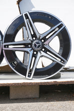 Laden Sie das Bild in den Galerie-Viewer, 4x Alufelge 18 Zoll 7.5" 5x112 40ET Glanz Schwarz A2064017600 Mercedes-Benz W206 FEL2444804569md