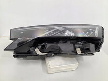 Laden Sie das Bild in den Galerie-Viewer, Frontscheinwerfer Skoda Octavia IV 5E4941035 Links Scheinwerfer Headlight SCH5744532681ic
