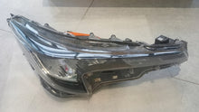 Laden Sie das Bild in den Galerie-Viewer, Frontscheinwerfer Suzuki Swace Corolla 81110-02S60 LED Rechts Headlight