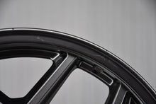 Load image into Gallery viewer, 1x Alufelge 18 Zoll 7.5" 5x112 23ET Glanz Graphit 5A324D5 BMW 1 Rim Wheel FEL8075550912dc