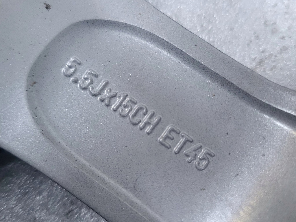 1x Alufelge 15 Zoll 5.5" 4x100 45ET PZ406-B0676 PZ406-B0676-ZC Toyota Yaris