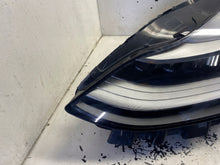 Laden Sie das Bild in den Galerie-Viewer, Frontscheinwerfer Tesla 3 1077375-40-B Links Scheinwerfer Headlight