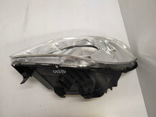 Laden Sie das Bild in den Galerie-Viewer, Frontscheinwerfer Mercedes-Benz Sprinter A9068200161 Ein Satz Headlight
