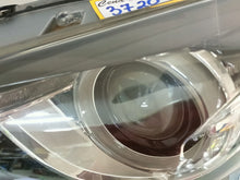 Laden Sie das Bild in den Galerie-Viewer, Frontscheinwerfer Mazda III BHN3-51040 Xenon Ein Stück (Rechts oder Links)