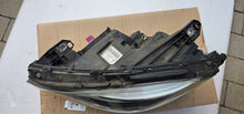 Laden Sie das Bild in den Galerie-Viewer, Frontscheinwerfer Mercedes-Benz W246 A2468207161 Xenon Links Headlight SCH2829441619xa