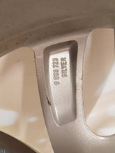 Laden Sie das Bild in den Galerie-Viewer, 1x Alufelge 17 Zoll 7.0&quot; 5x120 50ET Glanz Silber 9803723 Mini R60 R61 Rim Wheel