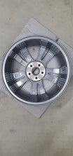 Laden Sie das Bild in den Galerie-Viewer, 1x Alufelge 16 Zoll 6.0" 5x100 45ET Glanz Graphit 6VA601025 Mg Fabia Iv FEL3355205233rb