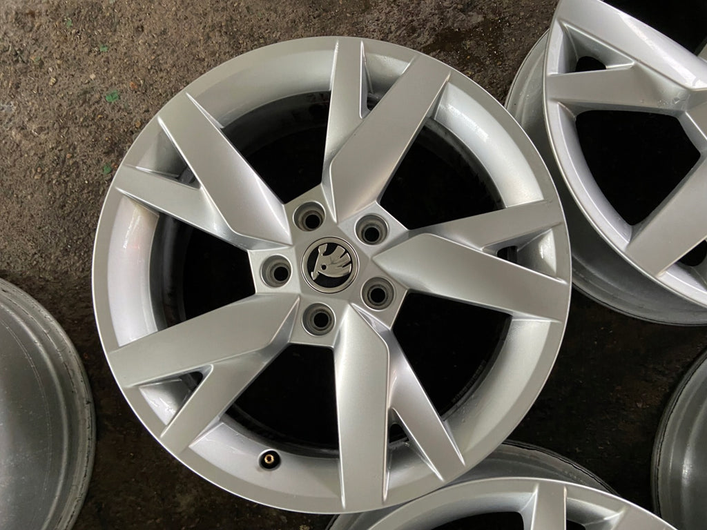 4x Alufelge 17 Zoll 6.5" 5x112 46ET Glanz Silber 5E3601025 Skoda Octavia 5e3 I FEL8069395154cv