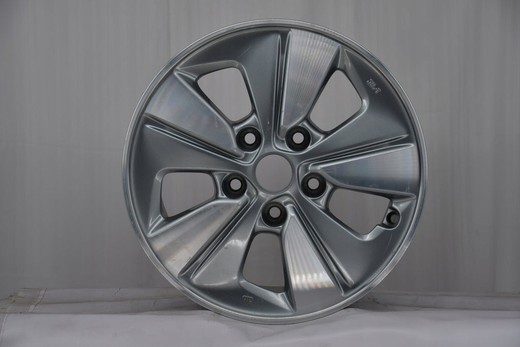 1x Alufelge 15 Zoll 6.0" 5x114.3 45ET Glanz Silber Nissan 1 Rim Wheel