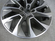 Laden Sie das Bild in den Galerie-Viewer, 1x Alufelge 17 Zoll 7.0&quot; 5x112 45ET Glanz Grau 57A601025AB Skoda Karoq Rim Wheel