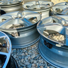 Load image into Gallery viewer, 4x Alufelge 16 Zoll 6.5" 5x114.3 50ET Glanz Grau KBA48069 Mazda I Z 4 Rim Wheel FEL8104609317hj