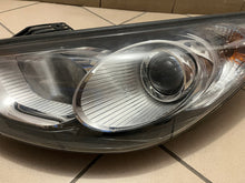 Laden Sie das Bild in den Galerie-Viewer, Frontscheinwerfer Hyundai Ix35 92101-2Y000 Halogen Links Scheinwerfer Headlight