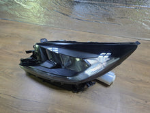 Laden Sie das Bild in den Galerie-Viewer, Frontscheinwerfer Toyota Aygo X Links Scheinwerfer Headlight SCH8957887326uu