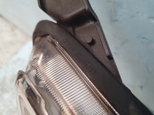 Laden Sie das Bild in den Galerie-Viewer, Frontscheinwerfer Mazda II 100-41345 Rechts Scheinwerfer Headlight