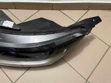 Laden Sie das Bild in den Galerie-Viewer, Frontscheinwerfer Hyundai I20 III 92101-Q0000 FALSE Scheinwerfer Headlight SCH5859269529pr