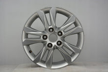 Load image into Gallery viewer, 1x Alufelge 16 Zoll 6.5&quot; 5x114.3 50ET Glanz Silber 52910A5300 Hyundai Elantra