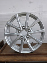 Load image into Gallery viewer, 1x Alufelge 16 Zoll 6.0" 5x112 50ET Glanz Silber V12606 Seat Altea Golf I Jetta FEL2343982219dg