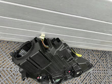 Laden Sie das Bild in den Galerie-Viewer, Frontscheinwerfer BMW 6 F12 F13 7222085 Links Scheinwerfer Headlight SCH9812103483jx