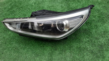 Laden Sie das Bild in den Galerie-Viewer, Frontscheinwerfer Hyundai I30 III G4921-22010 Halogen Links Headlight