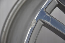 Laden Sie das Bild in den Galerie-Viewer, 1x Alufelge 18 Zoll 7.5&quot; 5x112 25ET Glanz Silber 6883523 BMW 1 Rim Wheel