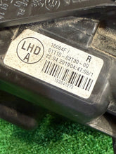 Laden Sie das Bild in den Galerie-Viewer, Frontscheinwerfer Toyota Corolla 81110-0T30-00 Rechts Scheinwerfer Headlight SCH1448626882gm