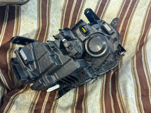 Laden Sie das Bild in den Galerie-Viewer, Frontscheinwerfer Dacia Duster Links Scheinwerfer Headlight