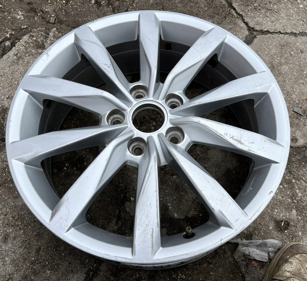 1x Alufelge 17 Zoll 6.0" 5x112 48ET Glanz Silber 5G0601025K VW I Rim Wheel FEL8245246668ul
