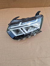 Laden Sie das Bild in den Galerie-Viewer, Frontscheinwerfer Dacia Duster 260602465R LED Links Scheinwerfer Headlight