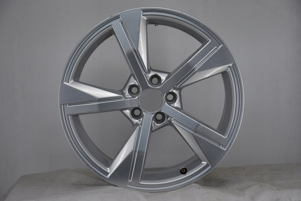 1x Alufelge 17 Zoll 7.5" 5x100 46ET Glanz Silber 82A601025G Audi Rim Wheel