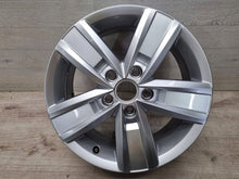 Laden Sie das Bild in den Galerie-Viewer, 1x Alufelge 17 Zoll 7.0" 5x120 55ET Glanz Silber 7E0601025P VW Multivan FEL6221136681km