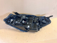 Laden Sie das Bild in den Galerie-Viewer, Frontscheinwerfer Toyota Yaris Rechts Scheinwerfer Headlight