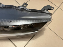 Laden Sie das Bild in den Galerie-Viewer, Frontscheinwerfer Toyota 4 Yaris LED Rechts Scheinwerfer Headlight