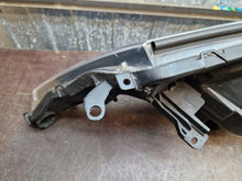 Laden Sie das Bild in den Galerie-Viewer, Frontscheinwerfer Toyota W0836 Ein Satz Scheinwerfer Headlight