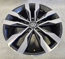 Laden Sie das Bild in den Galerie-Viewer, 1x Alufelge 19 Zoll 8.0&quot; 5x112 47ET 2GA601025F VW Rim Wheel
