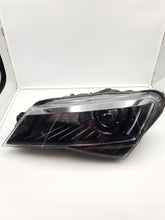 Laden Sie das Bild in den Galerie-Viewer, Frontscheinwerfer Skoda Superb III 3V1941015 Xenon Links Scheinwerfer Headlight