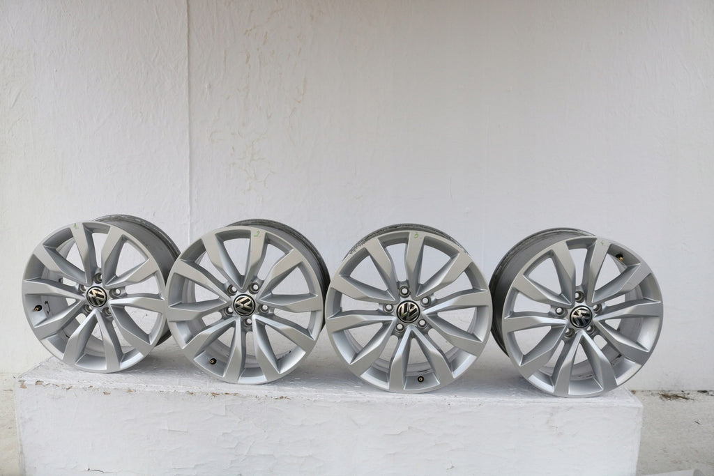 1x Alufelge 17 Zoll 7.0" 5x112 43ET Matt Silber 5C0601025F VW Passat B7 Beetle